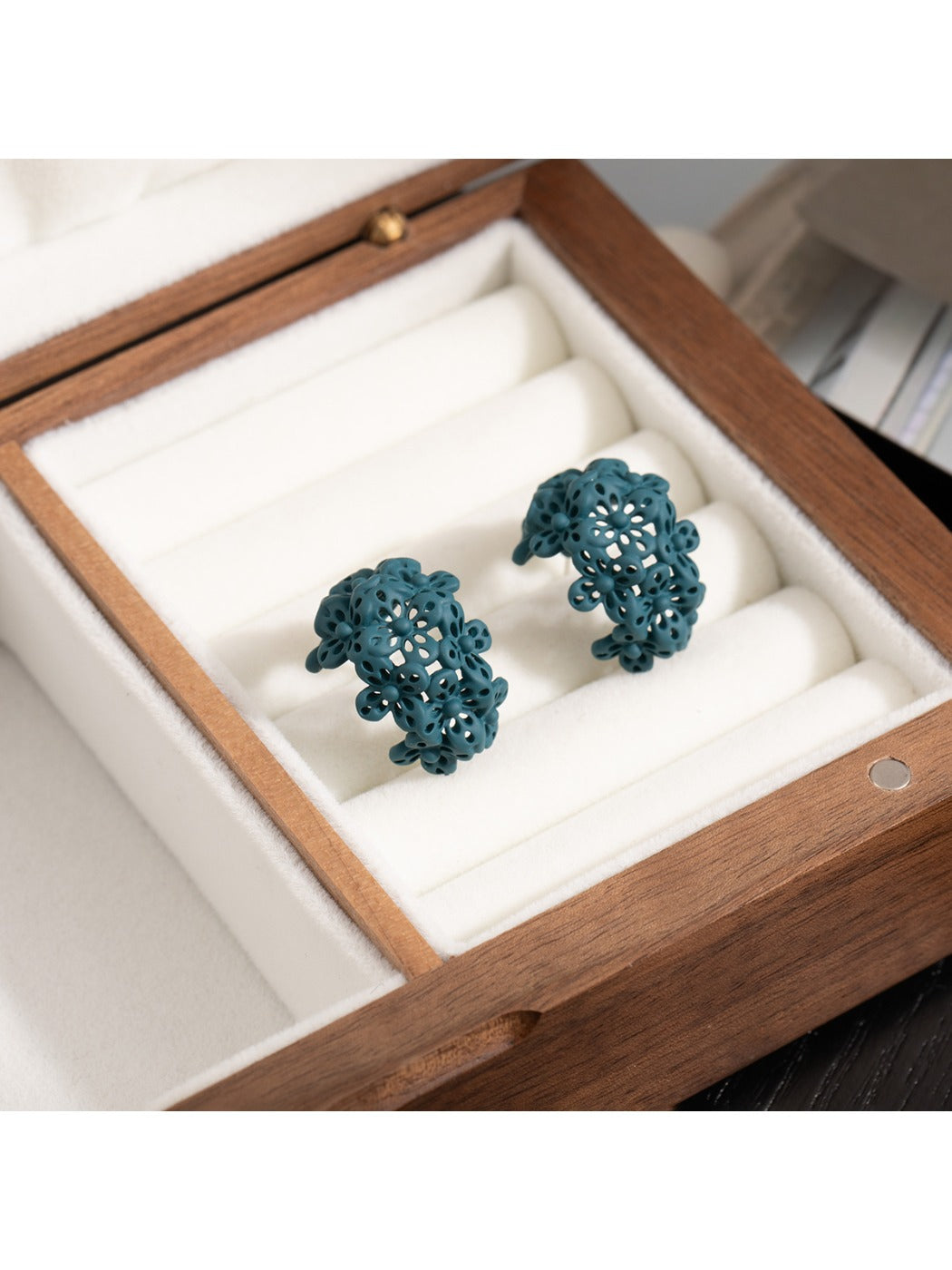 Earedge - Floral Pleat Premium Earrings