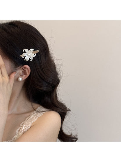Beau - Alloy and Plastic Floral Barrette Hair Clip