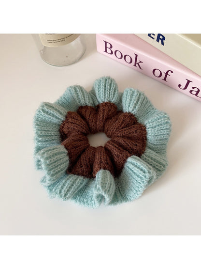 Gifty - Chunky Yarn Scrunchie Hair Tie