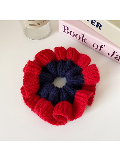 Gifty - Chunky Yarn Scrunchie Hair Tie