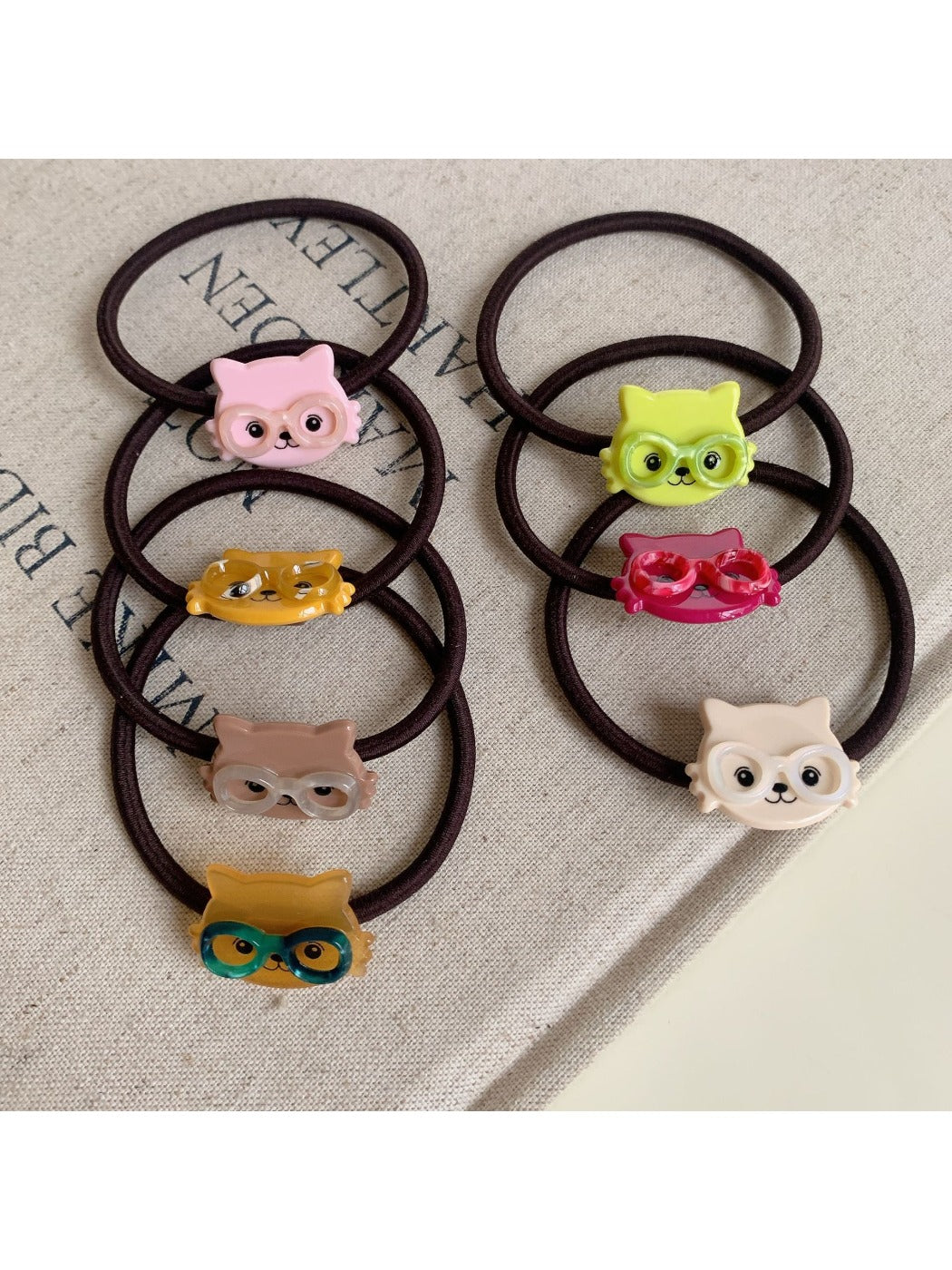 Gifty - Eyeglass-Wearing Puppy Hair Tie