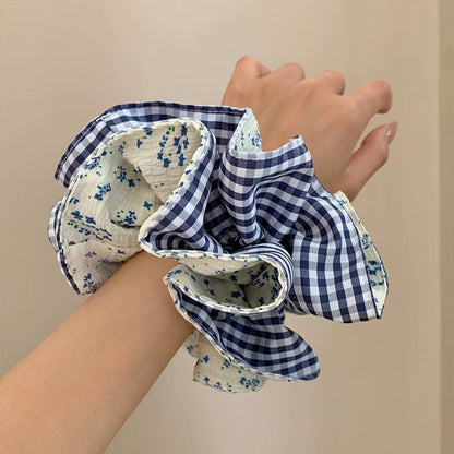 Gifty - Double-Layer Floral Pattern Fabric Scrunchie