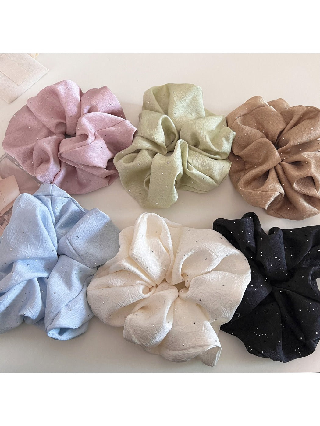Gifty - Versatile Solid Color Satin Scrunchie