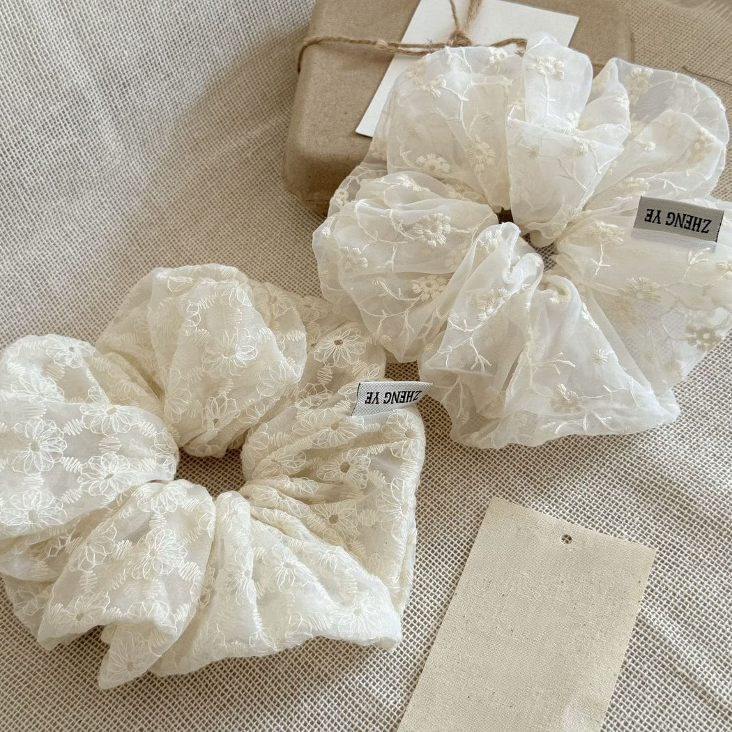 Gifty - Floral Lace Ponytail and Bun Scrunchie