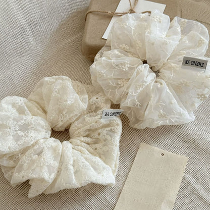 Gifty - Floral Lace Ponytail and Bun Scrunchie