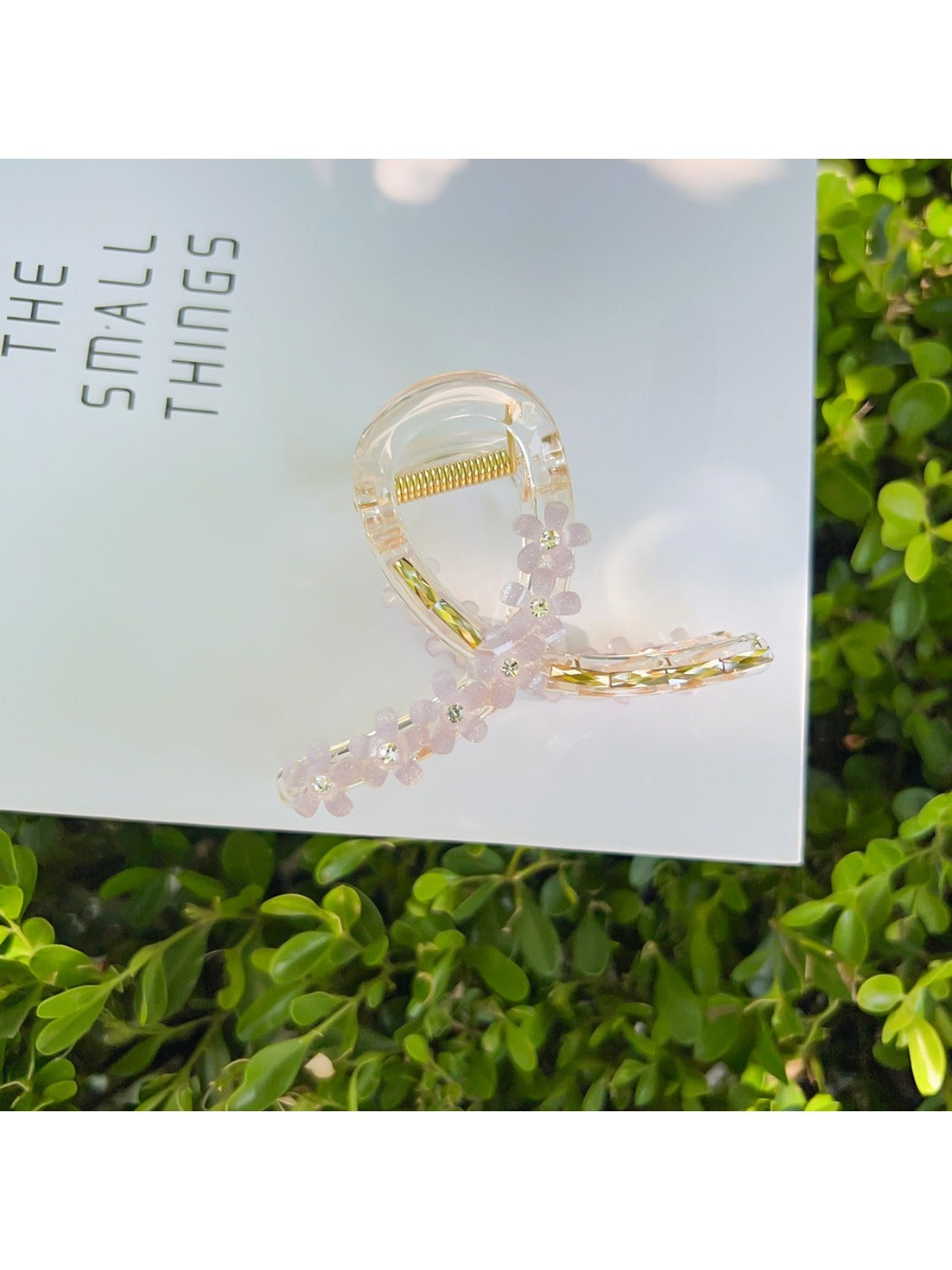 Beau flower crisscross hair claw clip packaging with brand logo