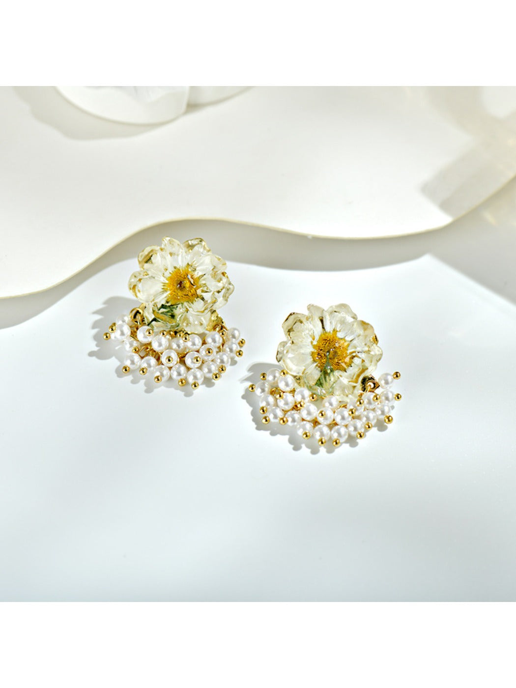 Earedge - Elegant Floral Beaded Earrings