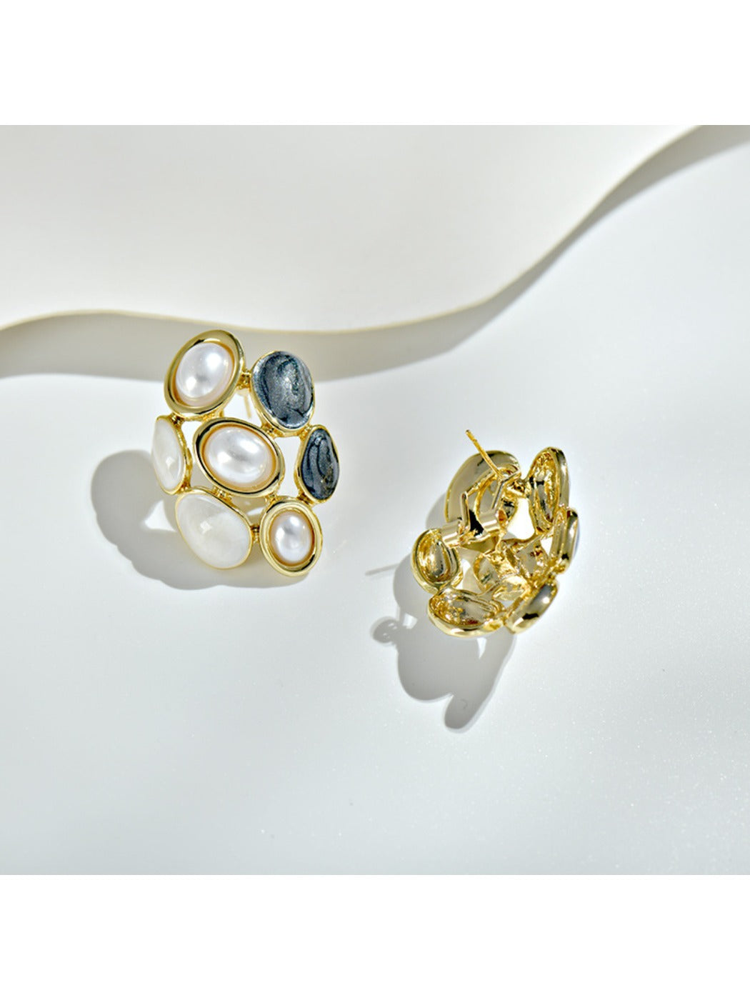 Earedge - Black And White Contrast Stud Earrings
