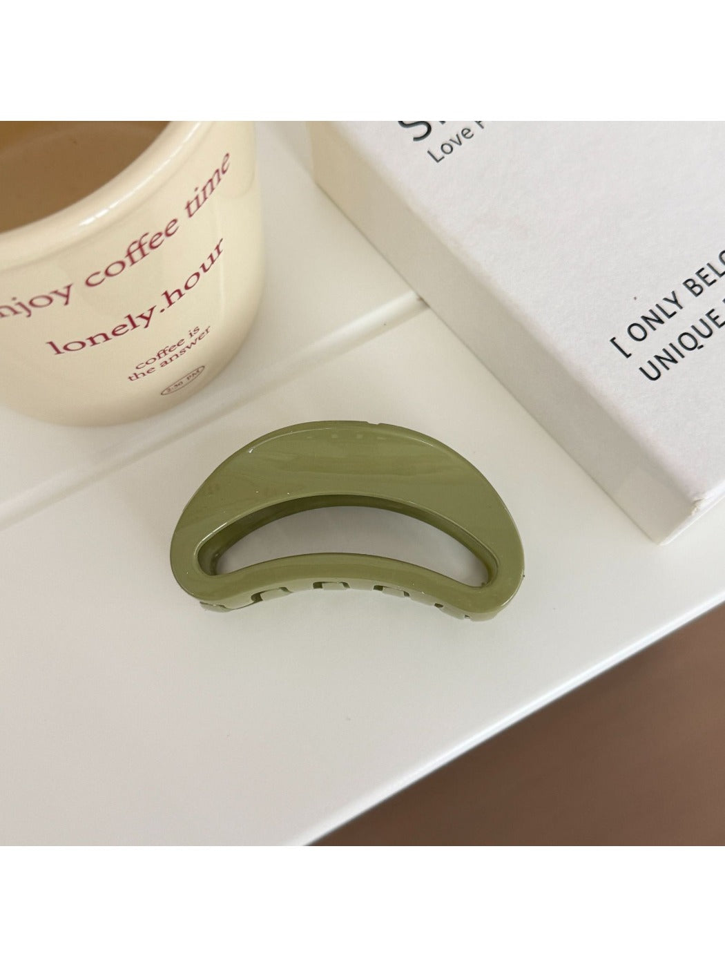 Beau - Simple Geometric Crescent Shape Claw Clip