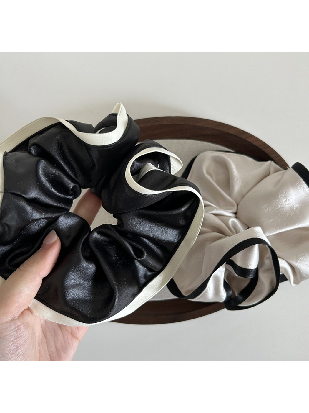 Gifty - Satin Elegant Loose Oversized Hair Scrunchie