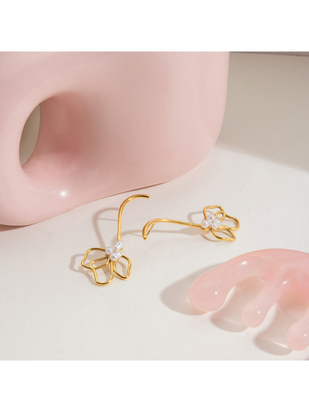 Earedge - Lily Inspired Linear Openwork Earrings
