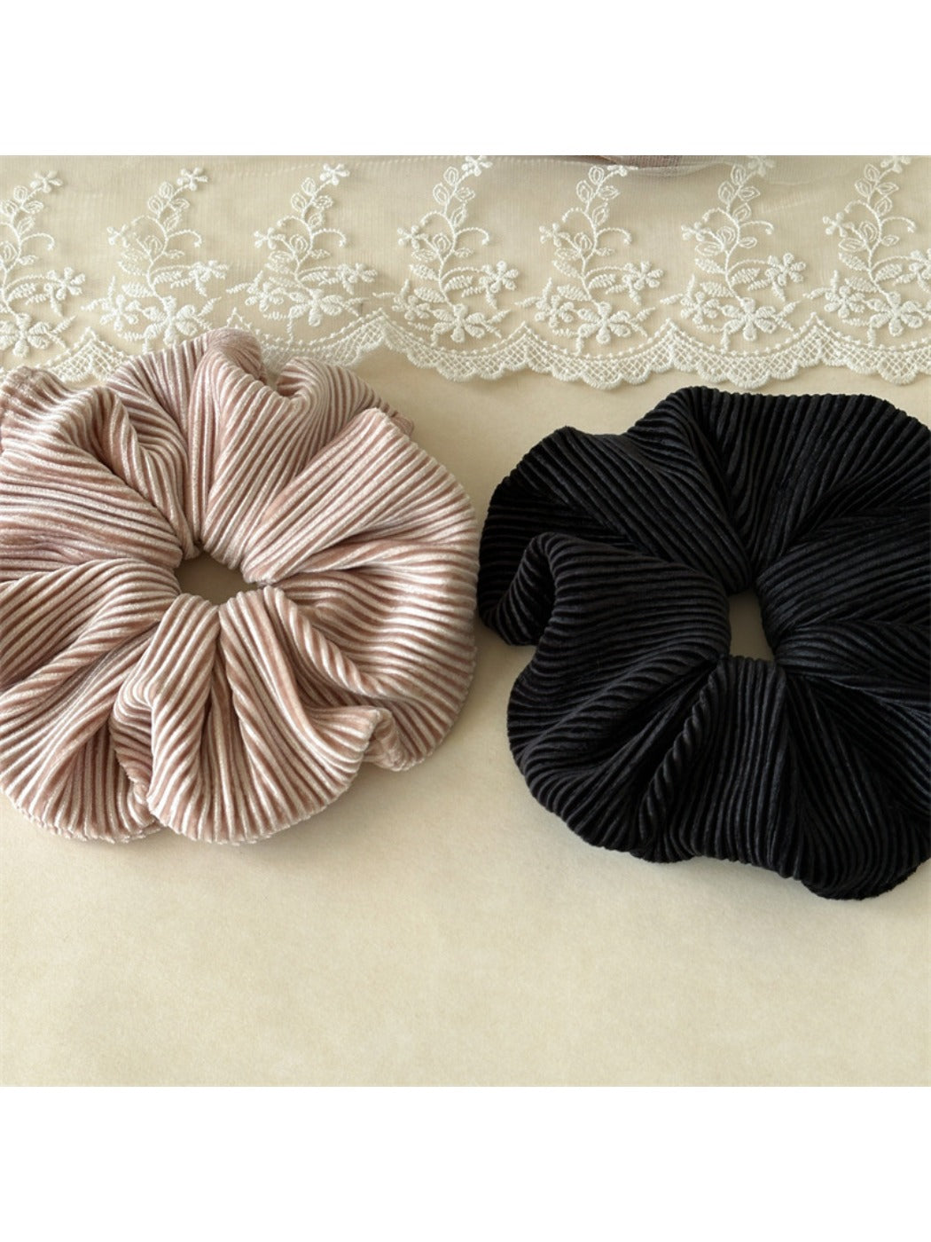Gifty - Velvet Stretch-Knit Scrunchie