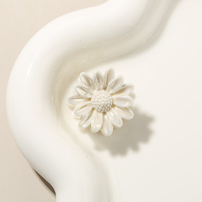 Beau - Minimalist Petal Shape Floral Claw Hair Clip