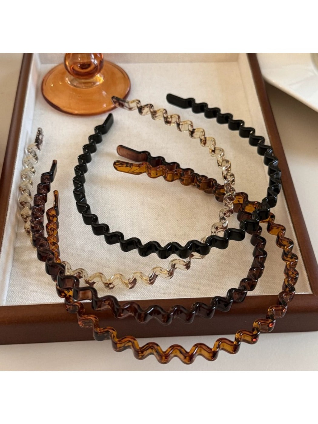 Gifty - Vintage Wave Line Plastic Hair Headband
