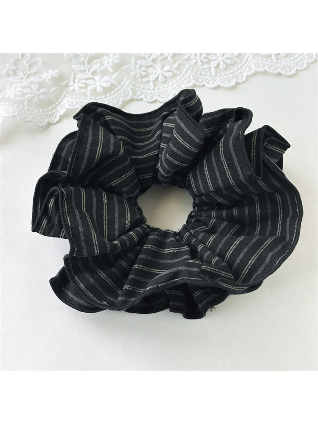 Gifty - Fashionable Striped Hair Scrunchie