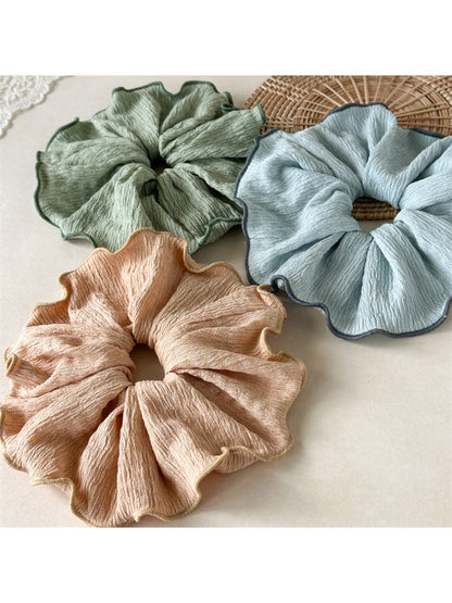 Gifty - Soft Elastic Elegant Serged Scrunchie