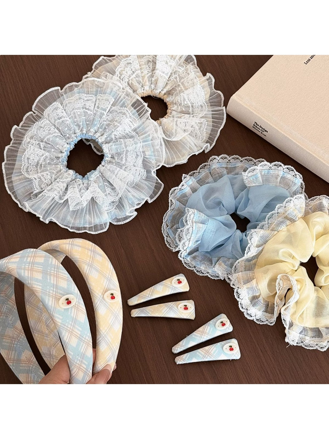 Gifty - Plaid Lace Trim Pleated Fabric Scrunchie
