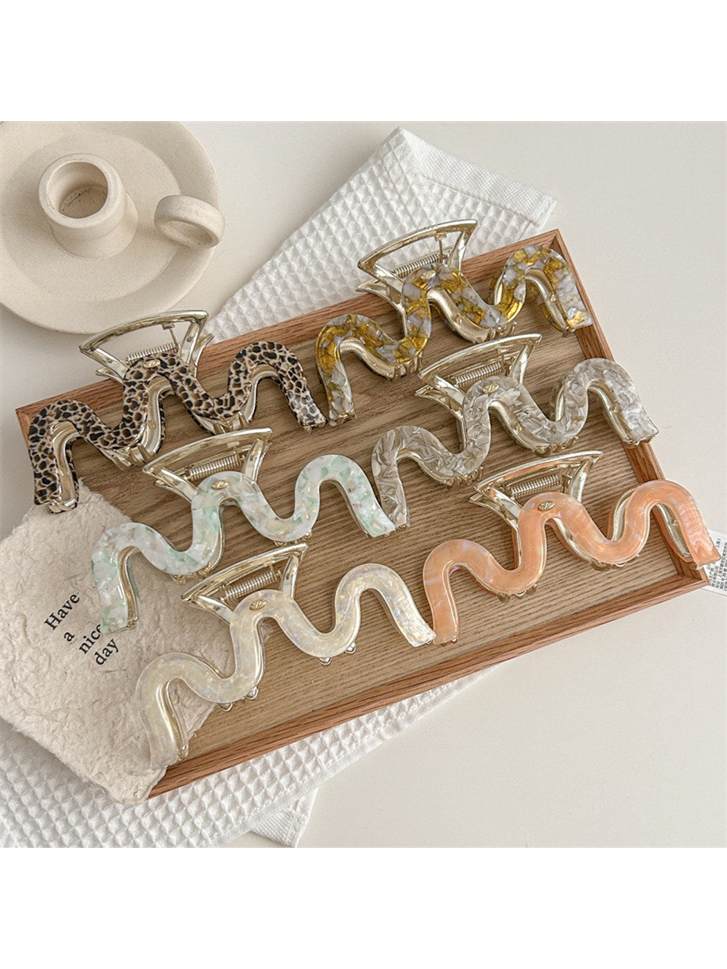 Beau - Acetate Alloy M Shape Statement Claw Clip