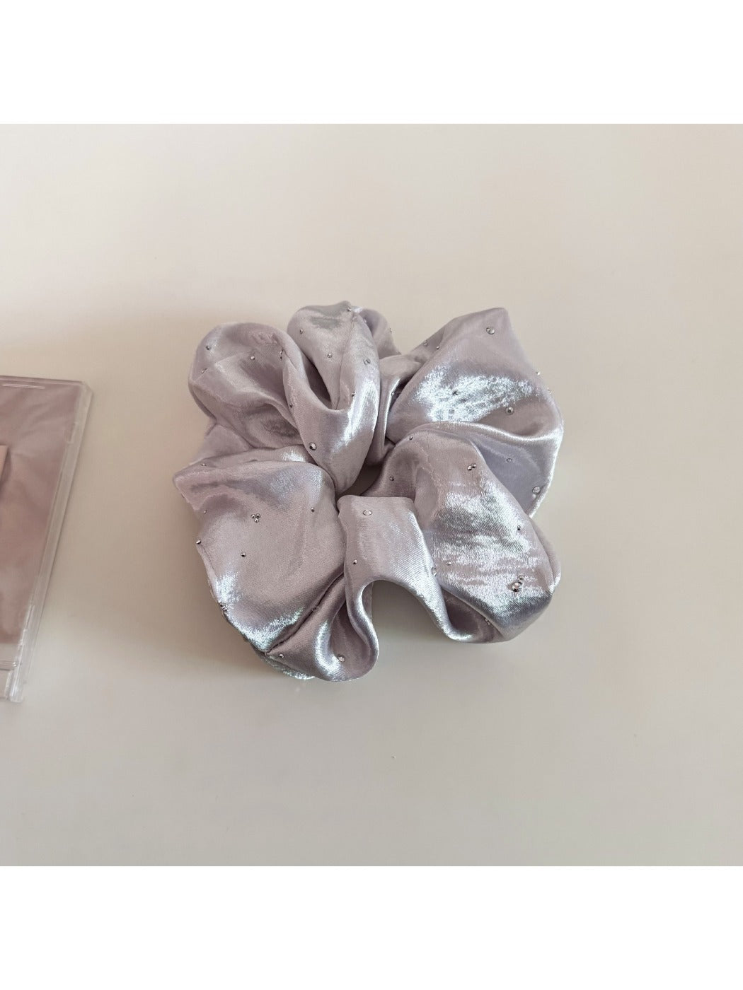 Gifty - Elegant Satin Crinkle Scrunchie