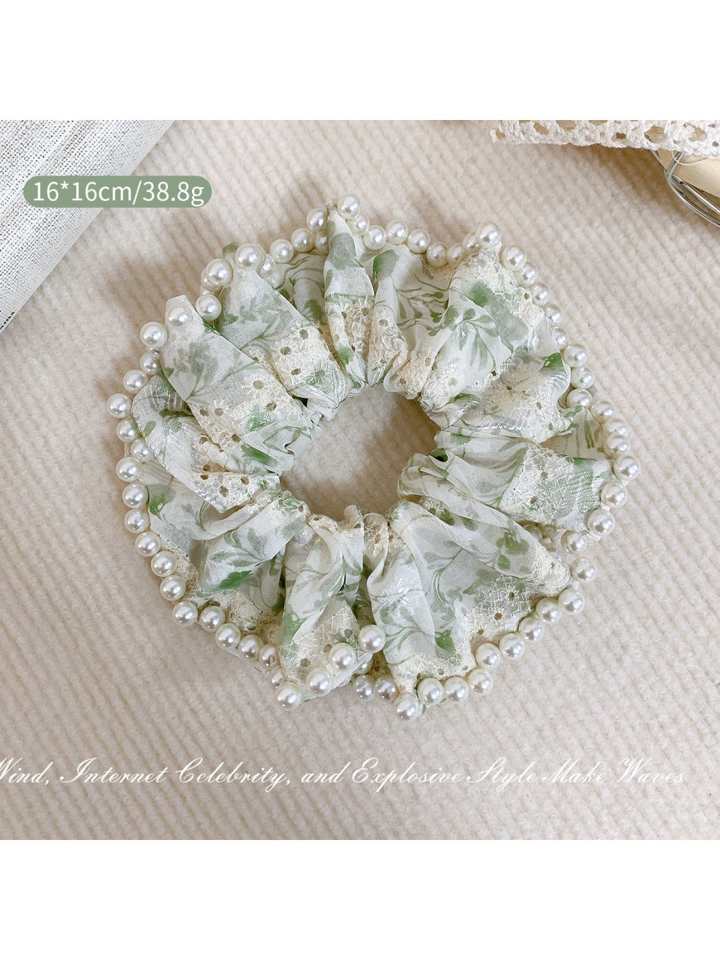 Gifty - Vintage Style Floral Hair Loop