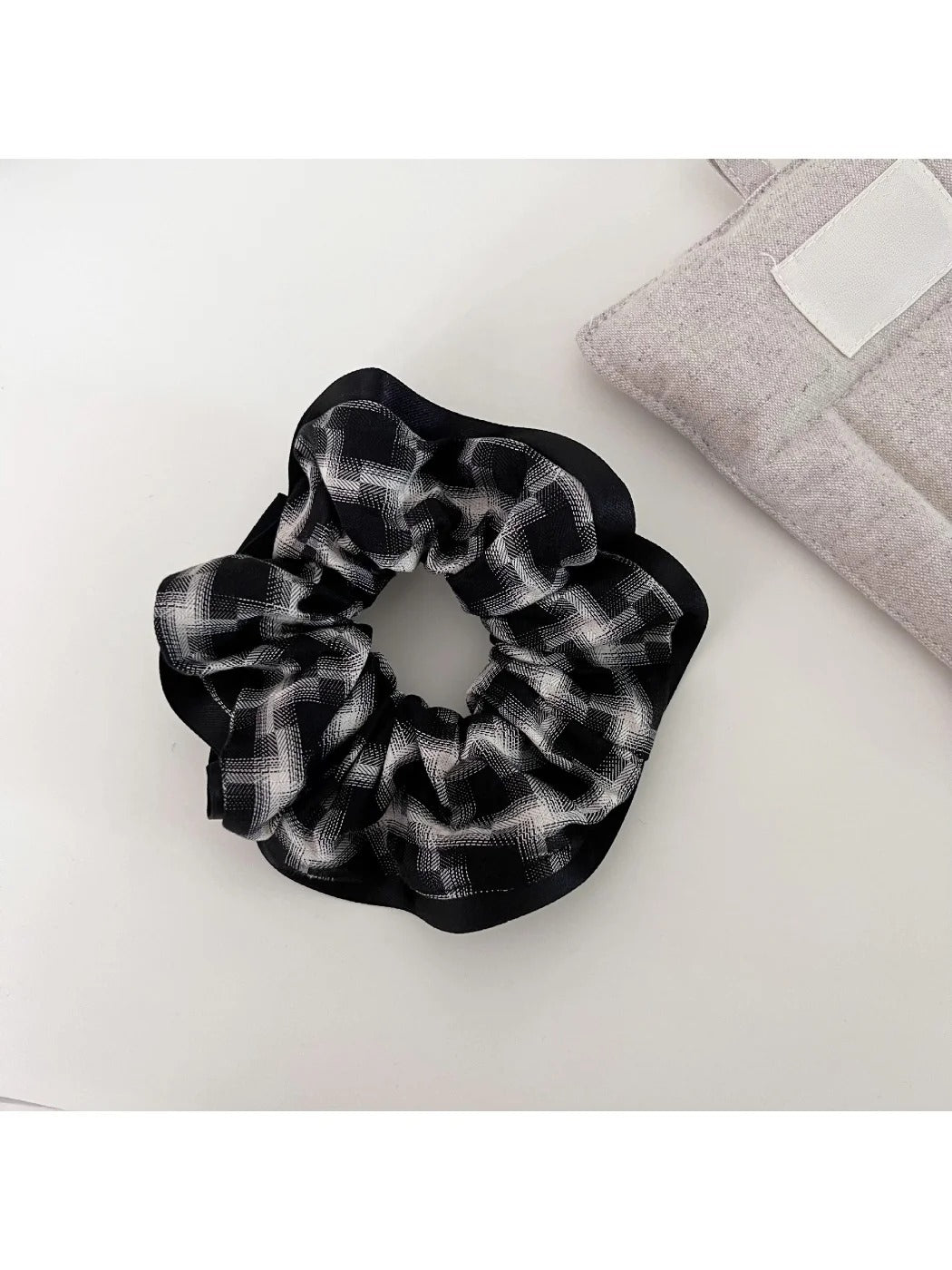 Gifty - Checkered Fabric Hair Scrunchie