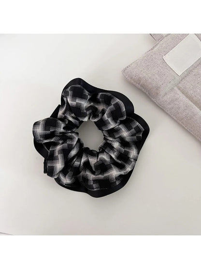 Gifty - Checkered Fabric Hair Scrunchie