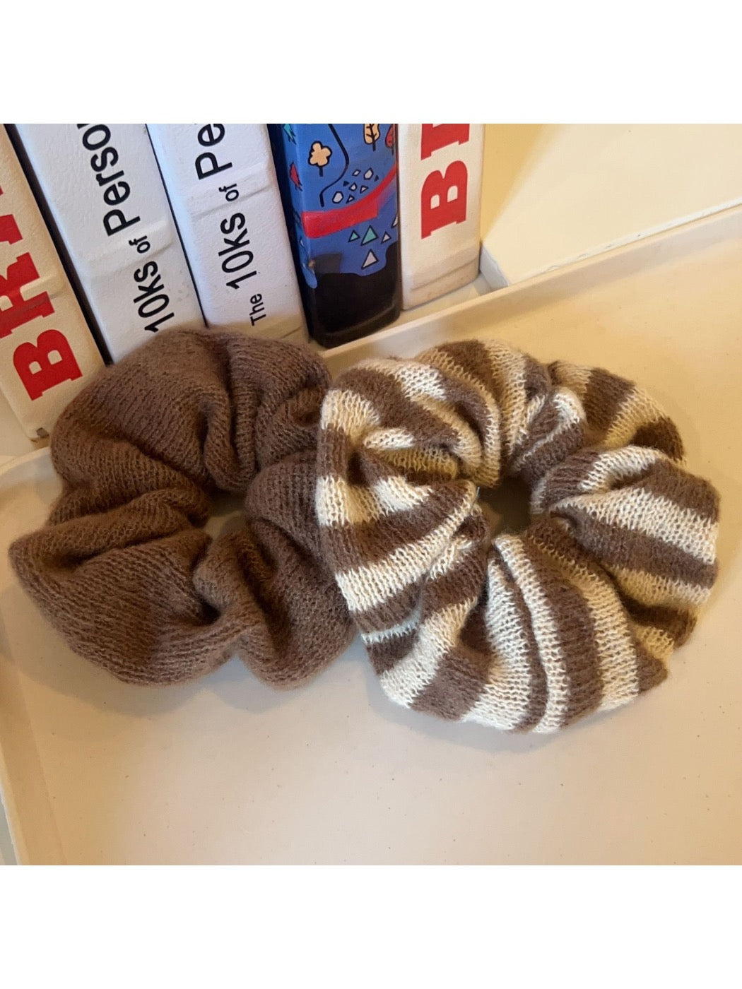 Gifty - Knitted Striped Scrunchie Hair Tie