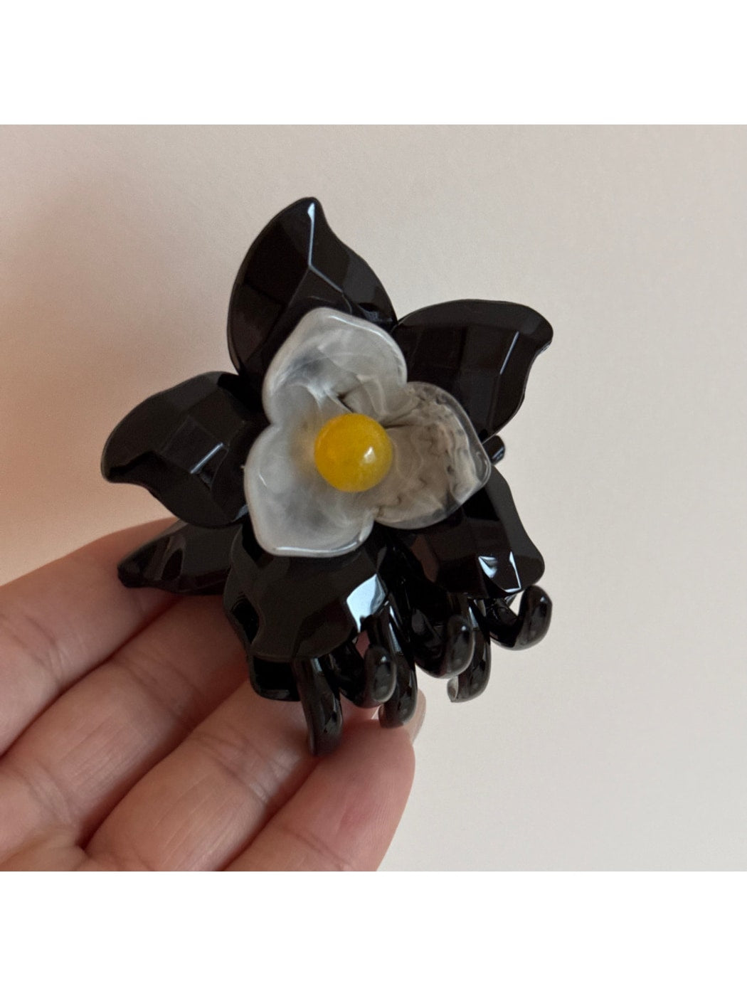 Beau - Sweet Floral Design Plastic Claw Clip