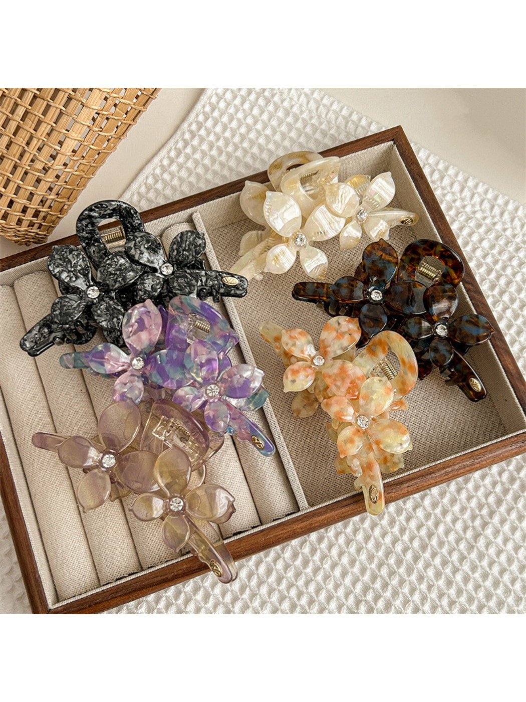 Beau - Petal Shape Acetate Fiber Hair Claw Clip