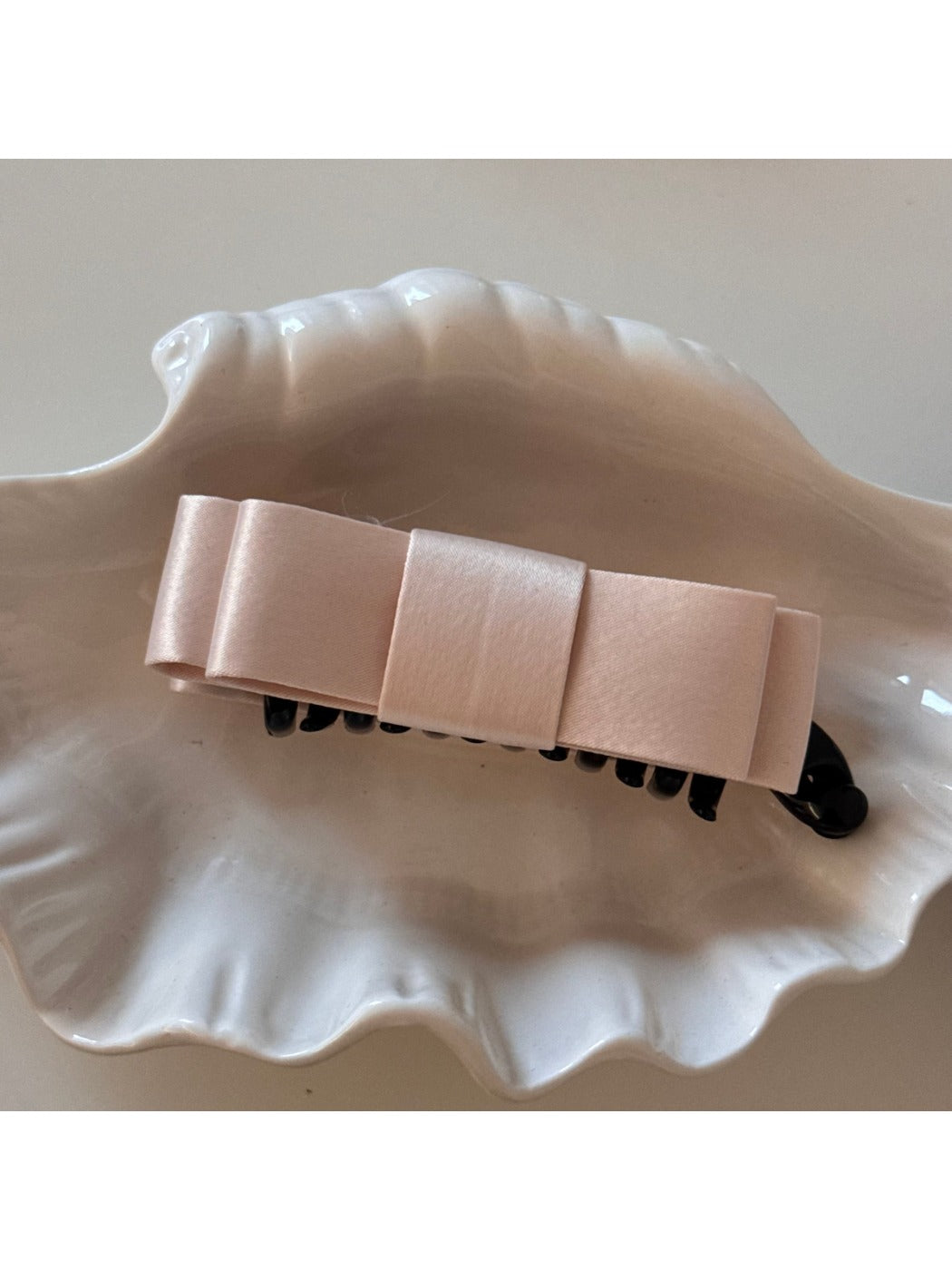 Beau vintage bow hair clip displayed on a white background showing full bow design