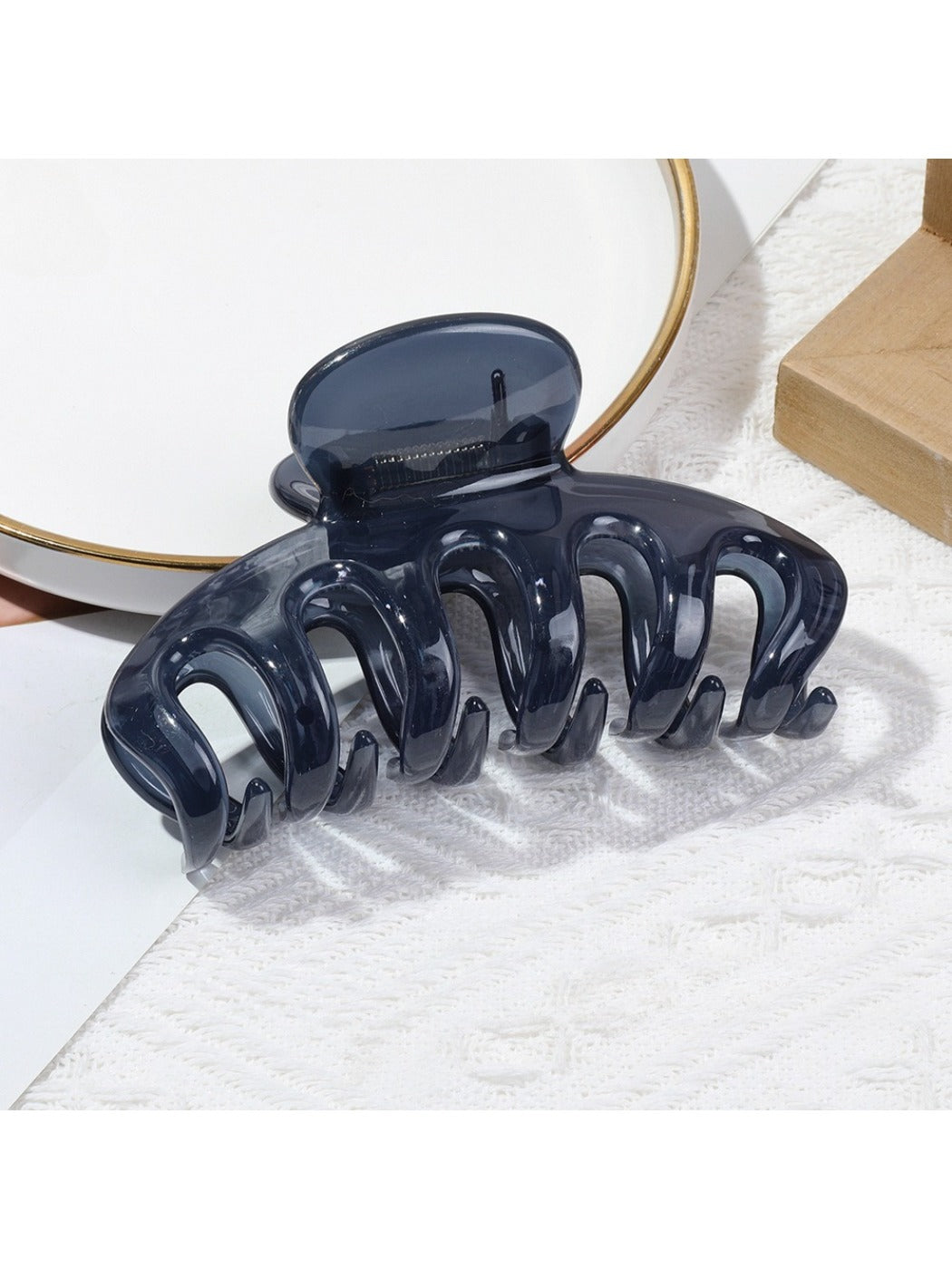 Beau - Minimalist Pumpkin Shaped Hair Claw Clip