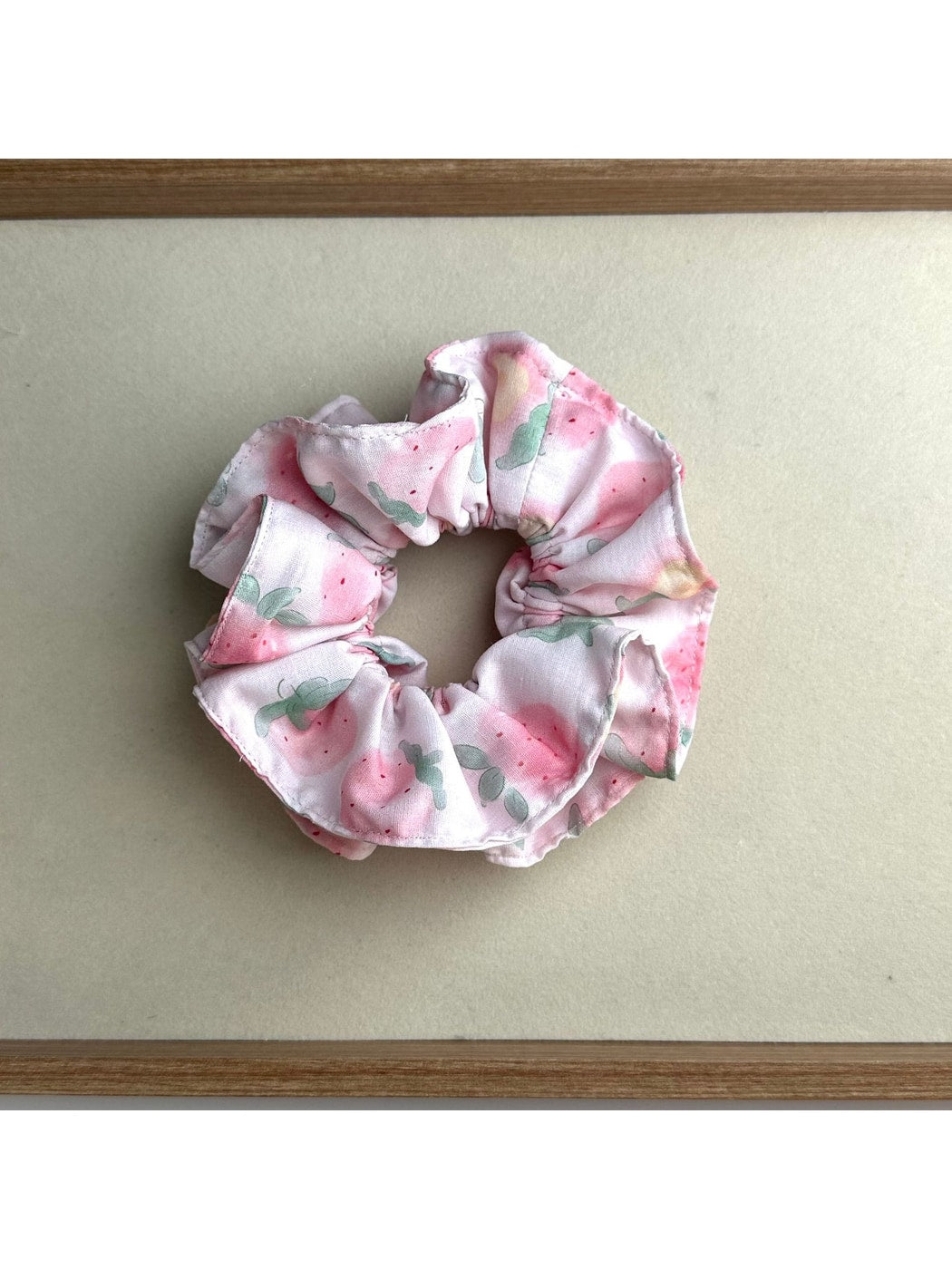 Gifty - Strawberry Print Polyester Scrunchie