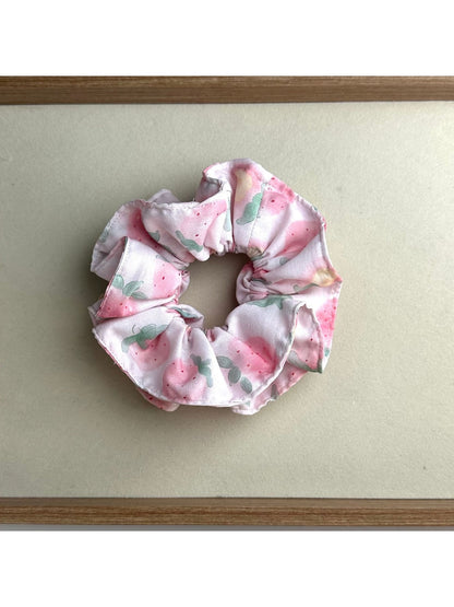 Gifty - Strawberry Print Polyester Scrunchie