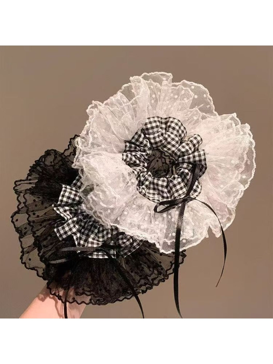 Gifty - Elegant Lace Polka Dot Scrunchie