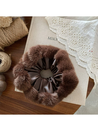 Gifty - Soft Plush Scrunchie Hair Ties