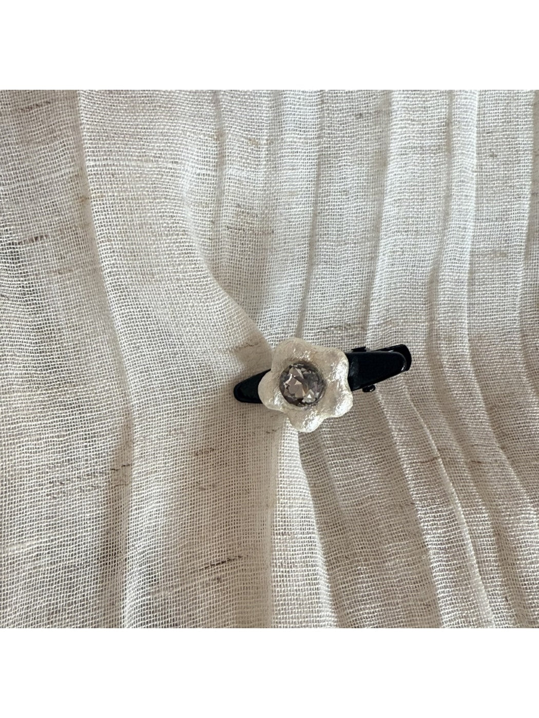 Beau - Textured Flower Decorative Alloy Hair Clip