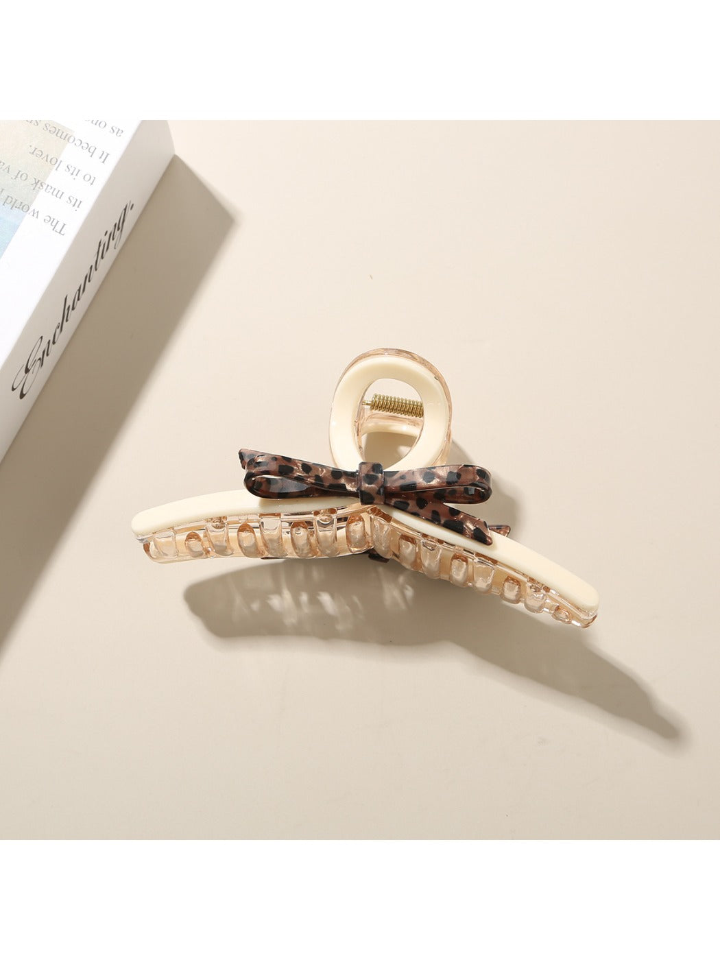 Beau - Vintage Style Criss Cross Claw Clip