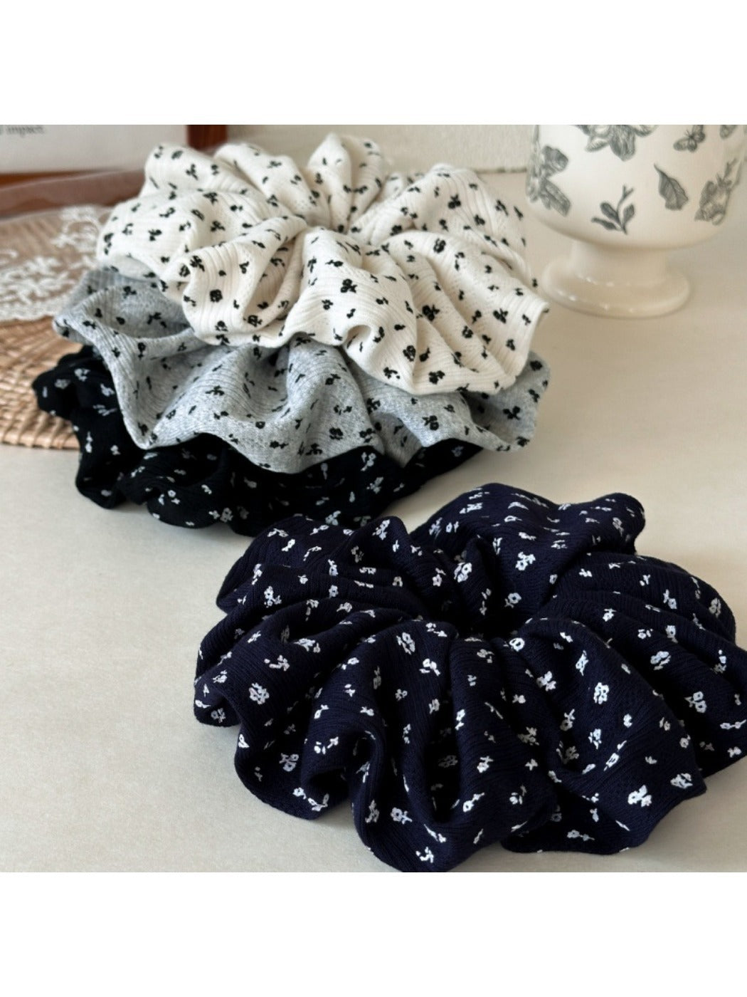 Gifty - Trendy Floral Hair Scrunchie