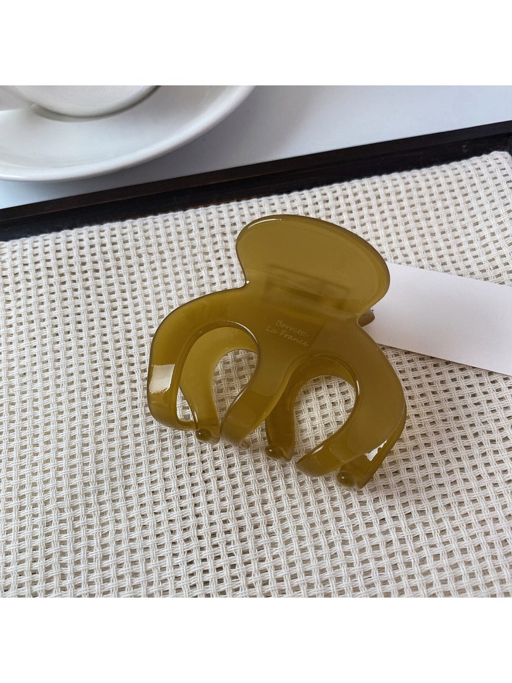 Beau - Retro Acetate Fashion Hair Clip