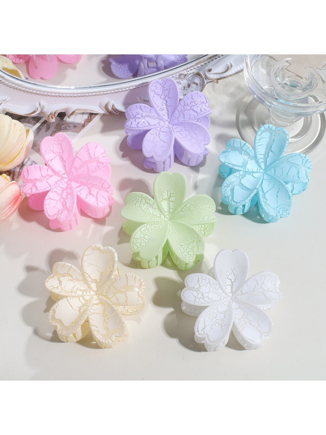 Beau - Textured Plastic Seashell Silhouette Claw Clip