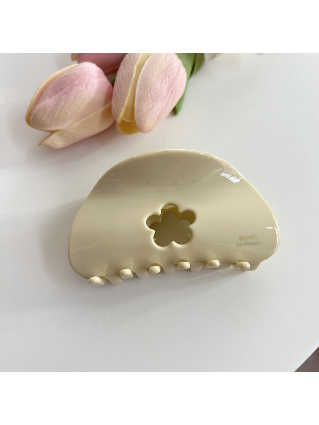Beau - Hollowed-Out Flower-Shaped Hair Clip