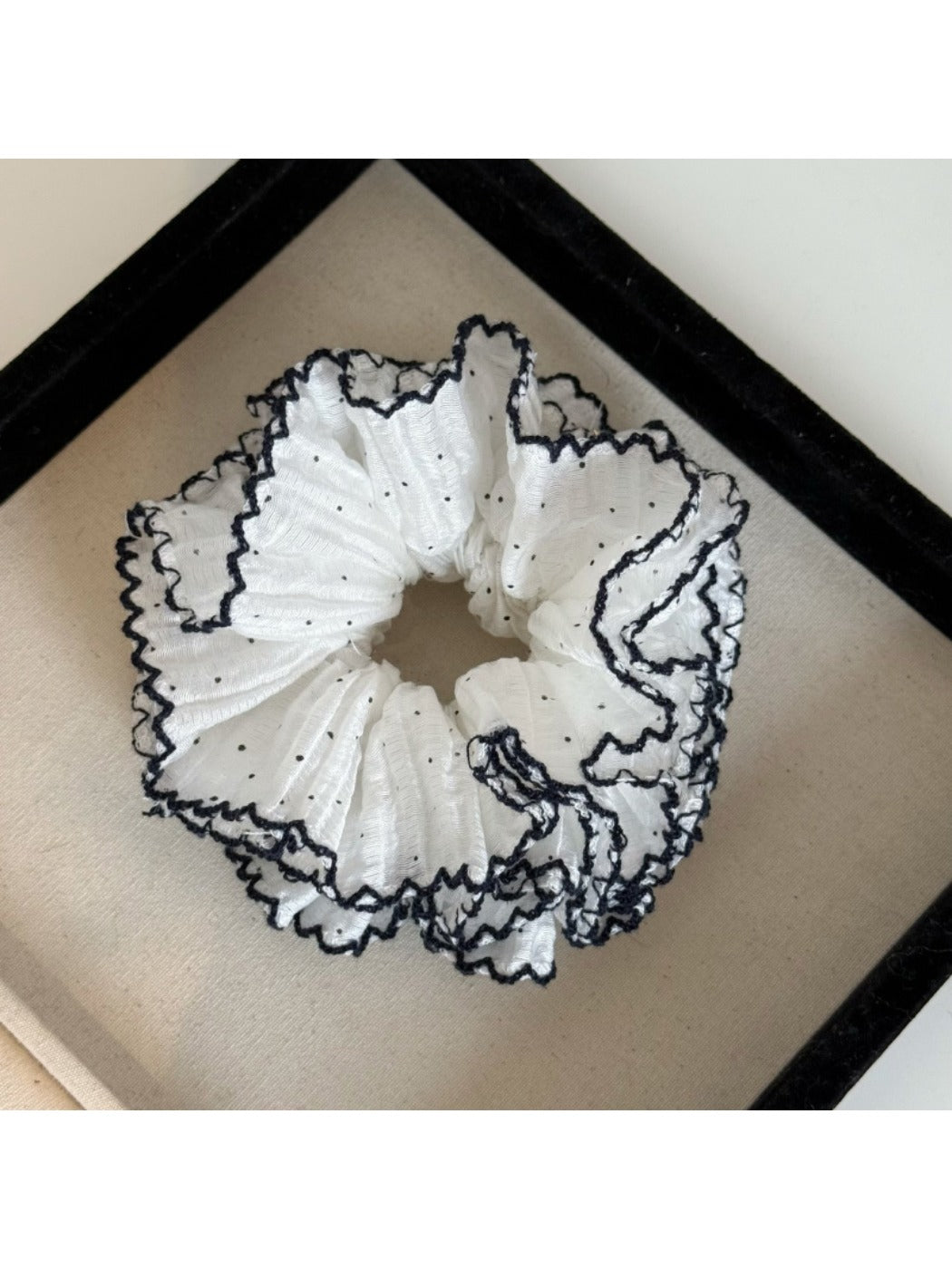 Gifty - Black Edge Polka Dot Ruched Scrunchie