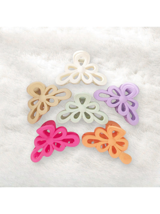Beau - Plastic Floral Cutout Everyday Claw Clip
