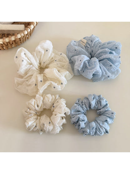Gifty - Textured Daisy Pattern Polyester Scrunchie