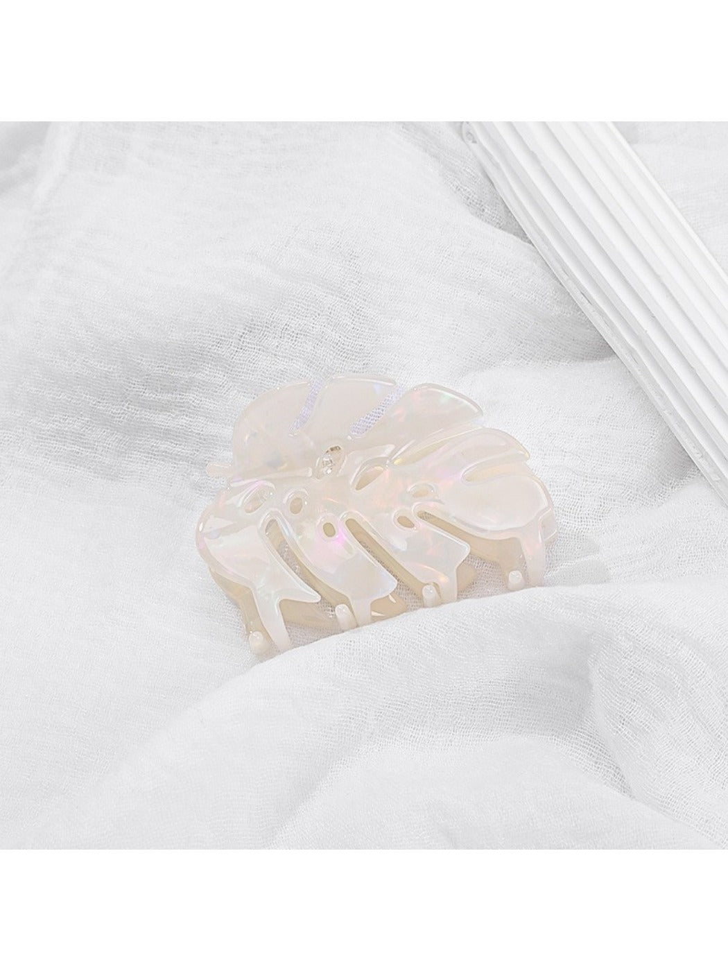 Beau - Leaf Acetate Hair Clip