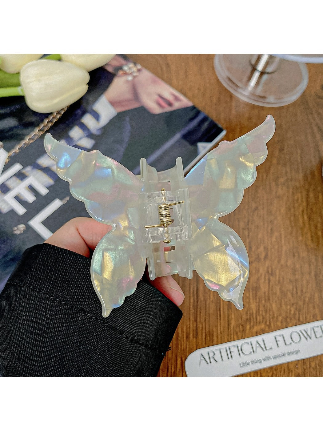 Beau - Minimalist Iridescent Hair Clip