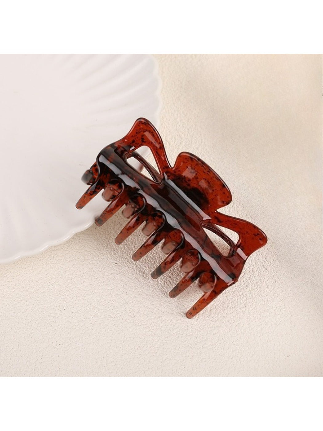 Beau - Retro Minimalist Brown Hair Clip