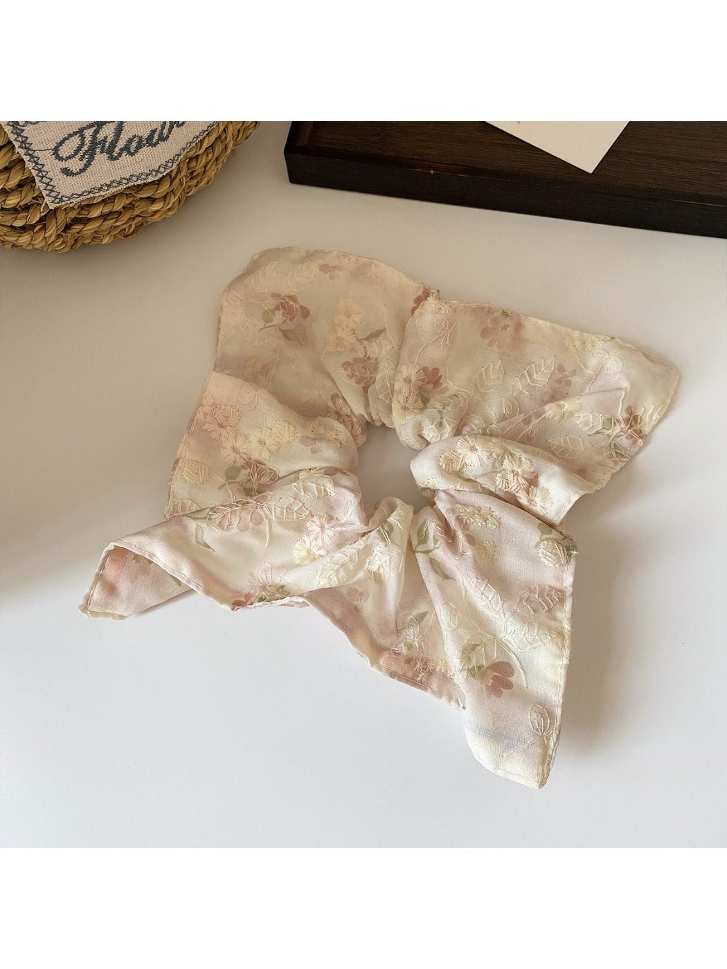 Gifty - Floral Scrunchie Hair Tie