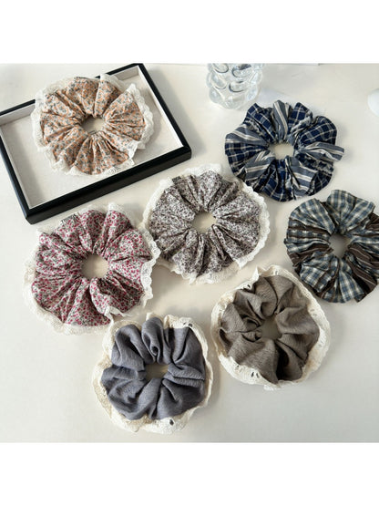 Gifty - Lace Floral Hair Scrunchie