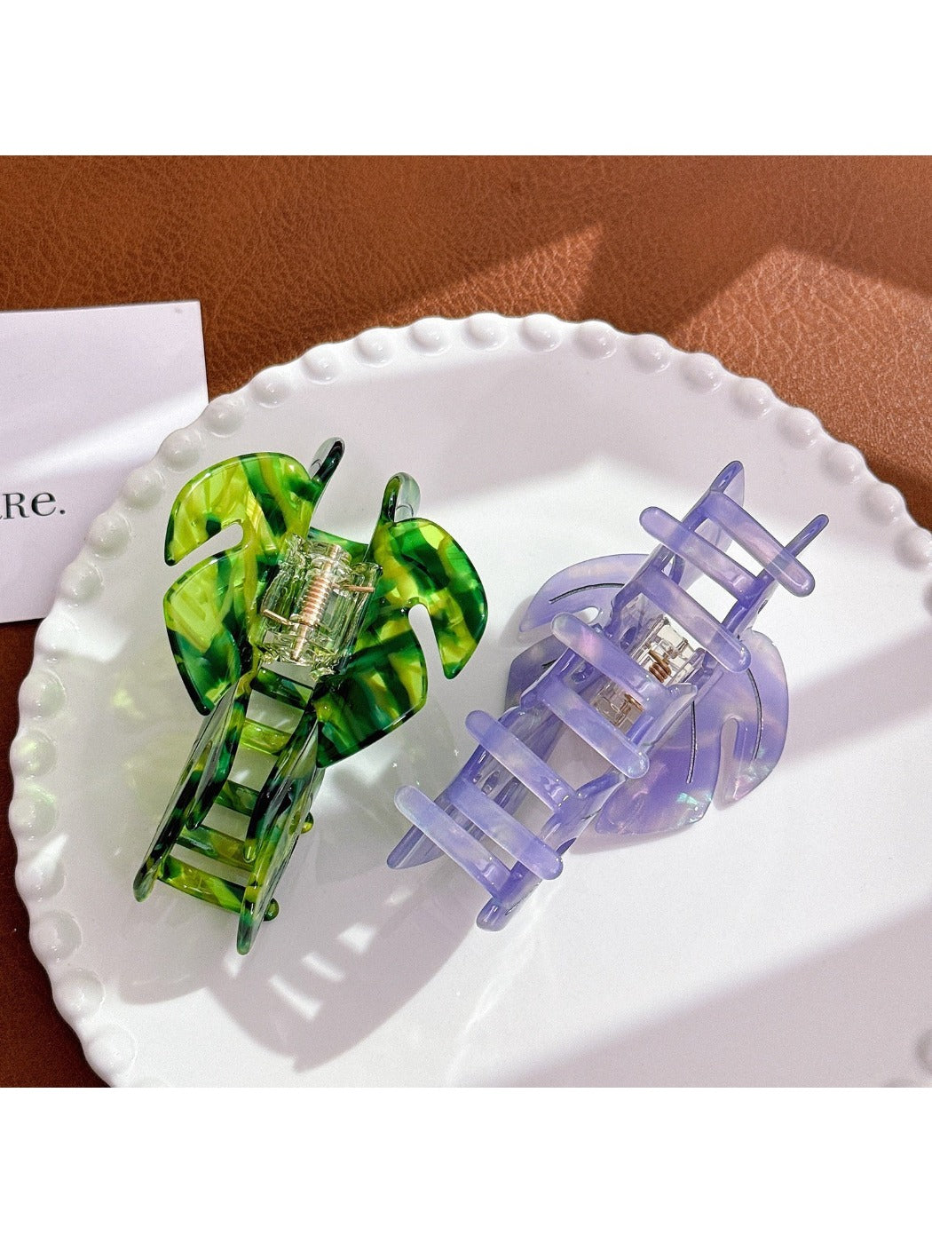 Beau - Leaf Shaped Acetate Hair Clip